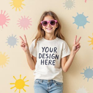 Maqueta de Bella Canvas 3001Y Natural, Maqueta de camiseta para niños, Maqueta de camiseta para jóvenes, Maqueta de Bella Canvas para jóvenes, Maqueta de camiseta juvenil de moda natural