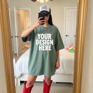 Bay C1717 T-Shirt Mockup, Bay Comfort Colors Mock-Up, Front of Shirt, Model Mockups, Selfie Trendy Streetwear, Bay Tshirt Mock Y2K