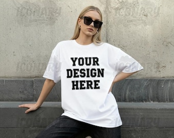 Maqueta de camisa blanca Comfort Colors C1717, maqueta de camiseta blanca CC1717, maqueta de camiseta gráfica, maqueta de camisa blanca, maqueta de estilo callejero de una modelo femenina