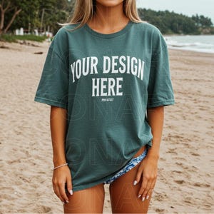 Maquette en épicéa bleu Comfort Colors | Façade du C1717 | Maquette de t-shirt en épicéa bleu | Épinette bleue 1717 | Style de vie en plein air | Déguisements d'été sur la plage