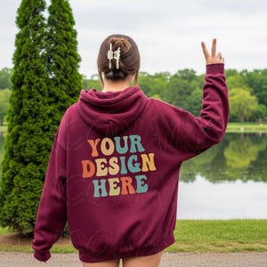 Gildan 18500-mockup | Kastanjebruin 18500-model | Achterkant van 18500-mockup | 18500 Model achterkant | Mockup hoodie | Wit hoodiemodel | Mock-up uit 18500
