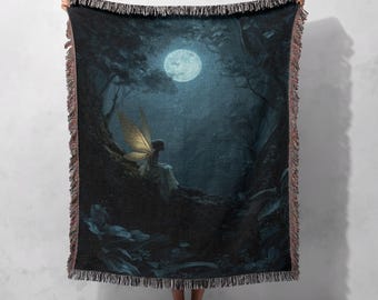 Fee in een maanverlicht bos, 100% katoenen geweven deken, fantasievol cadeau voor fantasy-lezers, magische kunst voor mythologie-fans, heidens en heksachtig.