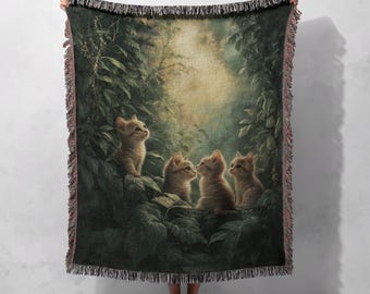 Gewebte Decke aus 100 % Baumwolle – Kuschelige, künstlerische Tagesdecke mit Vintage-Katzen im Walddesign, Wandteppich im Cottagecore-Stil