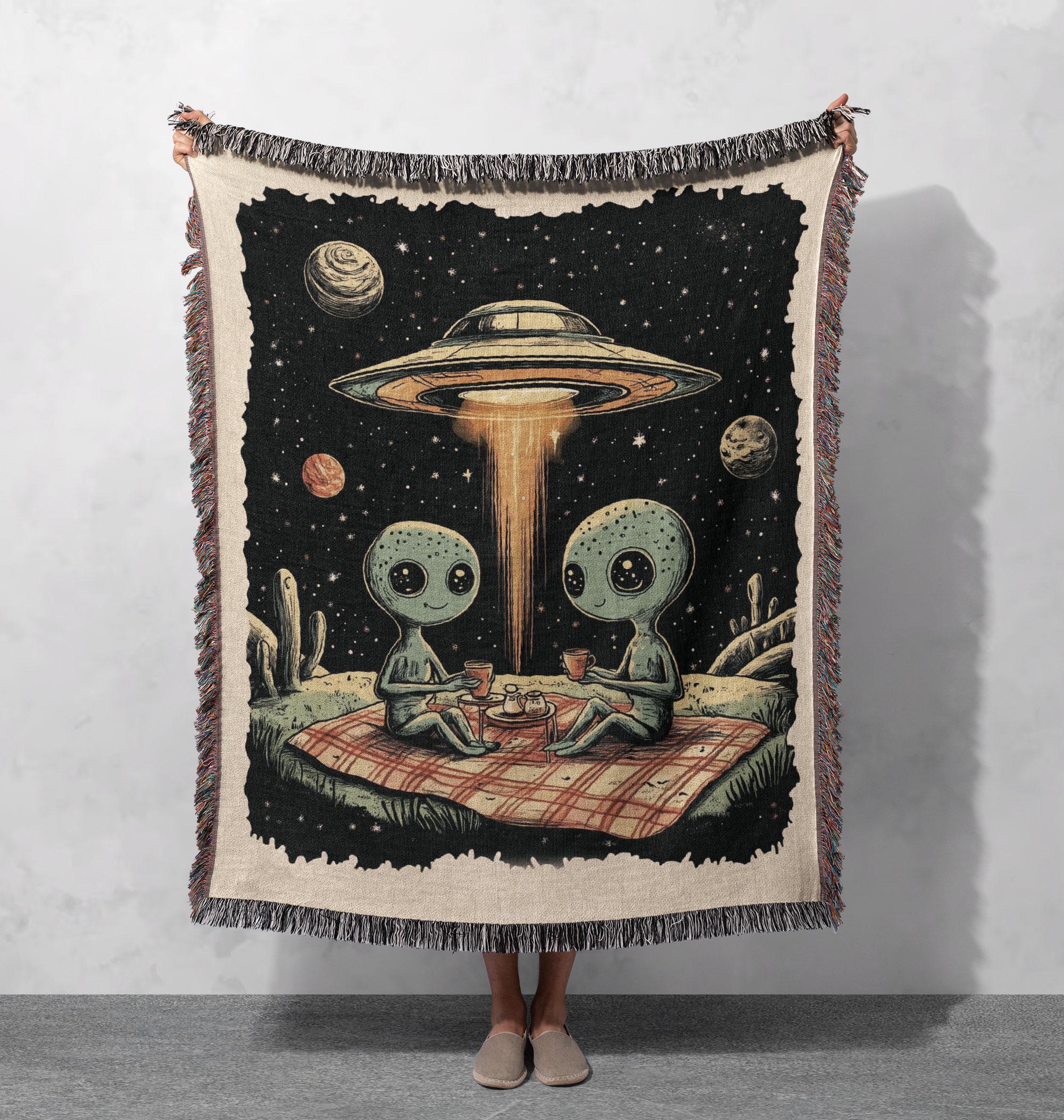 Alien Picnic 100% Cotton Woven Blanket, Retro UFO Tapestry, Cosmic