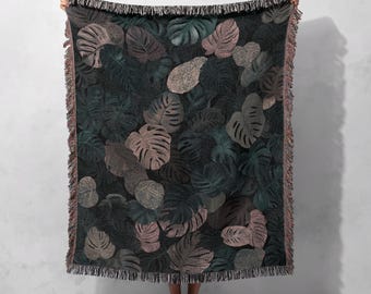 Tropische Monstera-Blatt-Webdecke aus 100 % Baumwolle – Kuschelige Decke mit grün-rosa Dschungelmotiv für stilvolle Wohnkultur im Cottagecore-Stil