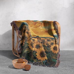 100 % bomullsfilt med solrosmotiv, inspirerad gobeläng, mysig pläd i cottagecore, konstnärlig heminredning, present till naturälskare bild 7