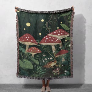 Couverture tissée de champignons et de grenouilles de la forêt enchantée 100 % coton - jeté d'art nature fantaisiste pour une décoration intérieure confortable, tapisserie Cottagecore