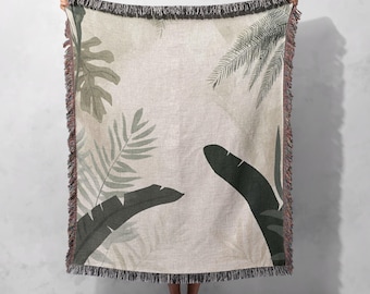 Manta tejida con estampado de hojas tropicales, 100% algodón - Diseño botánico minimalista en verde con bordes de flecos, tapiz estilo cottagecore.