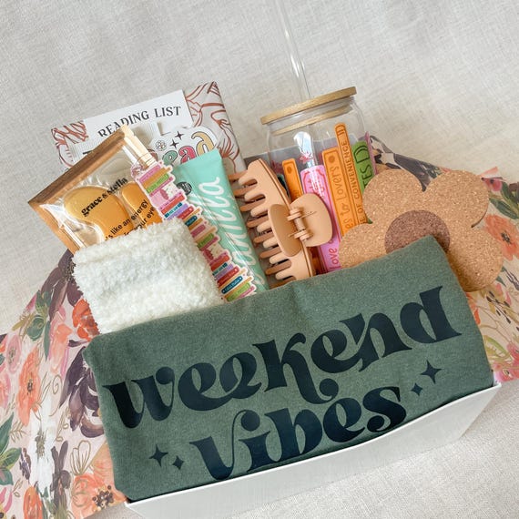 Weekend Vibes Shirt Gift Set | Bookish Bundle | Cozy Reader Gift | Blind Date with a Book