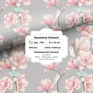 Könnte beinhalten: Nahtloses Muster mit rosa Magnolienblüten und kleinen weißen Vögeln auf grauem Hintergrund. Das Design enthält den Text "LUMINOUS GARDEN 02 Seamless Pattern" sowie Details zur kommerziellen Lizenz, Dateityp und Abmessungen (53 x 53 cm).