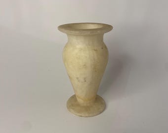 Elegant Marble Vase – Classic Decorative Accent