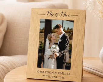 Custom Mr & Mrs Photo Frame,Wedding Day Photo Gift,Personalised Wedding Gifts,Engraved Picture Frame,Photo Frame Gift for Couples,Home Decor