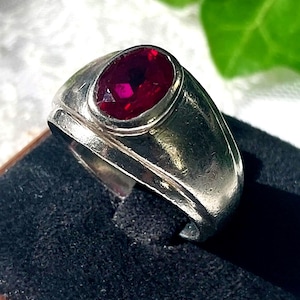 Anello vintage in argento sterling 925 • Unisex per uomo e donna • Gemma di rubino rosso brillante (Honeycomb Gallery)