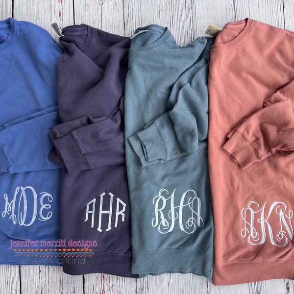 Monogram Sweatshirt, Comfort Wash Sweatshirt, Sweatshirt Embroider, Oversized Sweatshirt, Gift for Her, Crewneck Sweatshirt