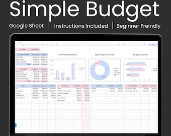 Może przedstawiać: Laptop wyświetlający arkusz budżetowy z wykresami i tabelami. Na ekranie widnieją słowa "Simple Budget" i "Google Sheet". Arkusz kalkulacyjny zawiera sekcje dotyczące dochodów, wydatków i oszczędności, z danymi w kolorze różowym i niebieskim.