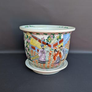 Vintage Chinese porseleinen plantenpot met schaal | Famille Rose bloempot | Handgeschilderde figuratieve scène