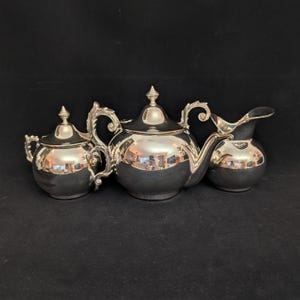 Vintage 3-teiliges versilbertes Teeset - Teekanne, Zucker & Milchkännchen - verzierte Griffe - klassische bauchige Form