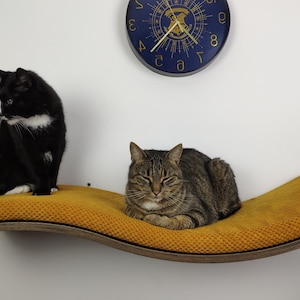 Minimalist Cat Wall Shelf with Solid Wood Base | Floating Cat Platform | Modern Cat Wall Furniture SH-W-W95R