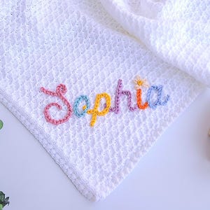 Personalized Organic Cotton Baby Blanket: Hand-Knitted Embroidered Name