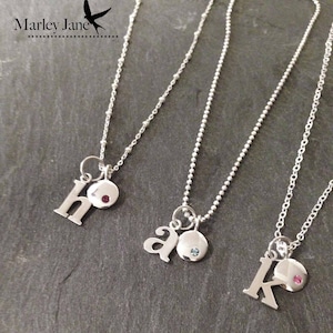 Collar con letras diminutas en plata de ley: iniciales y piedras de nacimiento en plata de ley, para niños, esposos, niñas pequeñas, sobrinas