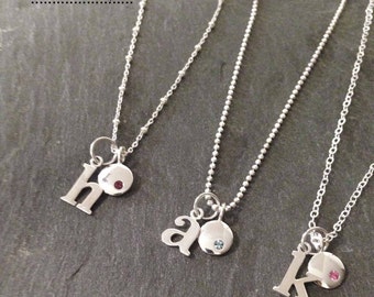 Tiny Sterling Silver Letter Necklace- Sterling Silver Initials and Birthstones, hijos, esposo, niñas, sobrina