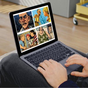 Pu&ograve; includere: Un computer portatile grigio scuro che mostra una striscia a fumetti a quattro pannelli sullo schermo. Il fumetto presenta vari personaggi illustrati, tra cui un uomo con gli occhi sgranati, una persona in canottiera gialla e un gruppo.