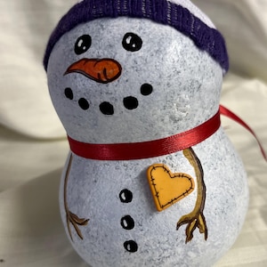 Hand-Painted Gourd Snowman Ornaments – Adorable “Snowpals” for Your Winter Decor