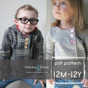 Può includere: Due bambini indossano giacche con cappuccio, una a quadri e l'altra in tinta unita grigia. Le giacche hanno chiusura con bottoni. L'immagine include il testo "Heidi & Finn Modern Wears for Kids pdf pattern 12M-12Y".