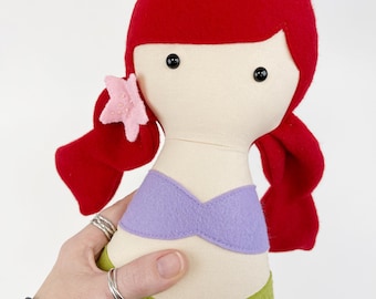 Muñeca de abrazo hecha a mano, regalo LISTO PARA ENVIAR, muñeca ariel, regalo para niño, muñeca de felpa, muñeca princesa, regalo para niña, muñeca sirenita