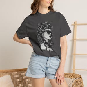 メデューサTシャツ Comfort Colors Tシャツ ギリシャ神話グラフィック ヴィンテージスタイル Graphite