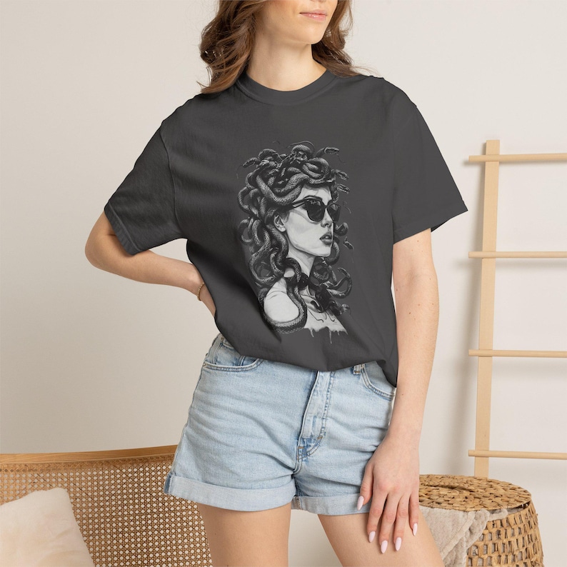 メデューサTシャツ Comfort Colors Tシャツ ギリシャ神話グラフィック ヴィンテージスタイル Graphite