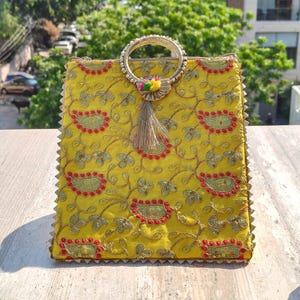 Pack of 100 Embroidery Clutch purse Gift bag Hand bag Indian gifts Party favors Diwali gift pooja gifts Wedding favors Gift Return gifts