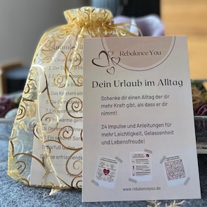 24 Impulse & Anleitungen auf 12 doppelseitigen Motivationskarten mit goldenem Organzasäckchen. Mehr Achtsamkeit, Gelassenheit, Lebensfreude