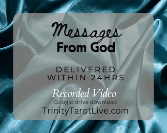 Può includere: Uno sfondo in raso blu turchese con un rettangolo bianco sovrapposto. Il testo "Messages From God" è in corsivo nero. Sotto il testo c'è "DELIVERED WITHIN 24HRS" in grassetto nero. Sotto c'è "Recorded Video" in grassetto nero. Sotto c'è "Google drive download" in nero normale. La parte inferiore del rettangolo ha il testo "TrinityTarotLive.com" in grassetto nero.