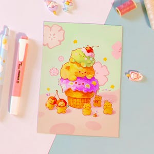 Impresión artística de helado de Sakura / Decoración de guardería en tonos pastel / Obra de arte de postres de estética japonesa / Arte de pared acogedor para habitación primaveral / Póster de bellas artes mate