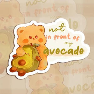 Pegatina divertida de osito de peluche / No delante de mi aguacate / Pegatinas de 7,6 x 7,6 cm para botellas de agua, portátiles y coches / Animales adorables / Pegatinas de vinilo resistentes