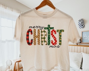 Comfort Colors® Merry Christmas Boxy Tee, Retro Women's Holiday Shirt, Trendy Christmas T-Shirt, Oversized Winter Tee for Her, Xmas Eve