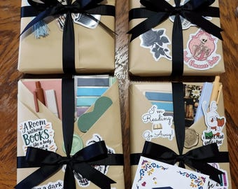 Graduation Gift Blind Date with a Book | Class of 2026 | Bookish Gifts for Her | Spicy Dark Romance Fantasy Thriller BookTok | Grad Gift