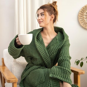 Hooded Waffle Cotton Bathrobe: Cozy Unisex Robe