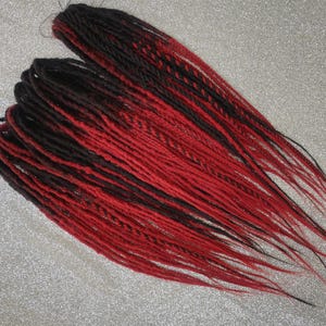 Extensions de cheveux dreadlocks synthétiques ombrés noirs et rouges | Tresses et dreads Kanekalon | Faux locs faits main pour la fête des Vikings
