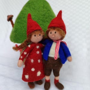 Pippa and Pelle Fairytale figures made of wool, felted by hand; dwarf girl and boy with forest house. Gnome, Waldorf style
