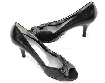 Liz Claiborne Black Leather Heels | “Grace” 8.5M Peep-Toe Pumps | Vintage Knot Front Dress Shoes
