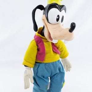 Vintage DISNEY GOOFY Plush Doll – Big Head, Big Feet, Big PERSONALITY!