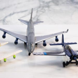 Toy airplane 747 - Etsy 日本