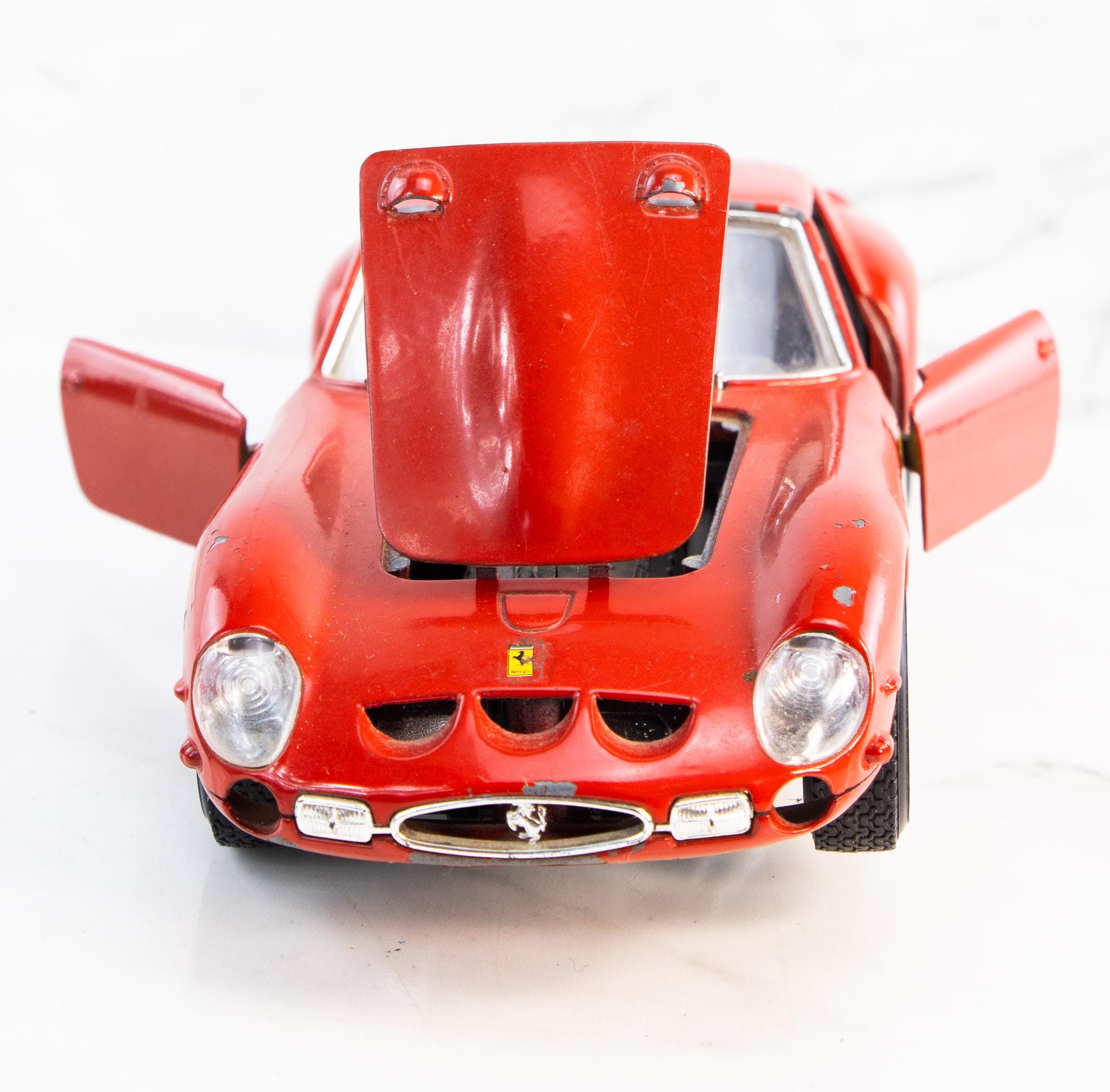イタリア製 ブラーゴ 1/24 フェラーリ 250 GTO 1962 ミニカー Bburago Ferrari 250 GTO 1962 1:24 Diecast Red Made Italy AS-IS