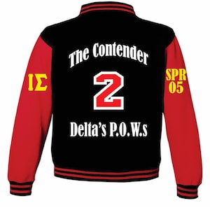 Delta Signa - Delta’s P.O.W.s - SPR 05 - Iota Omega - Baumwoll Varsity Jacke mit gesticktem Schriftzug.
