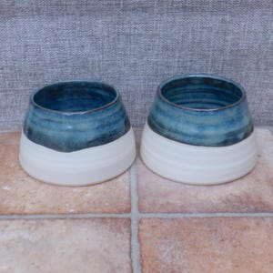 Ciotole in ceramica tornite a mano per cani di grossa taglia con orecchie lunghe, in gres, coppia/set a scelta tra diversi colori.