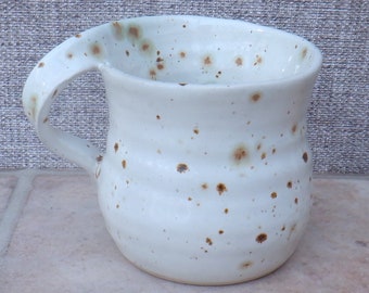 Left handed coffee mug tea cup in stoneware hand thrown ceramic pottery wheelthrown handmade ready to ship