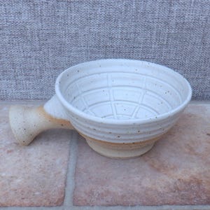 Gran cuenco de gres para afeitar, plato para espuma de afeitar de cerámica torneada.