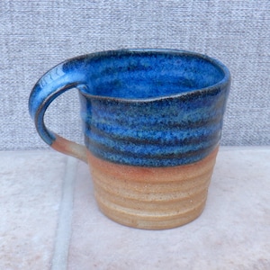 Taza de cerámica para zurdos, de gres, esmaltada en azul cobalto, hecha a mano